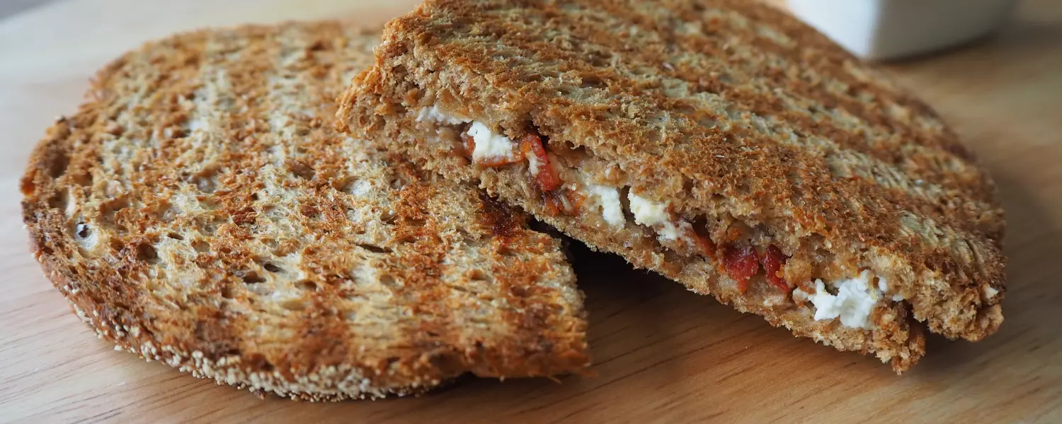 Tosti geitenkaas met spek en honing